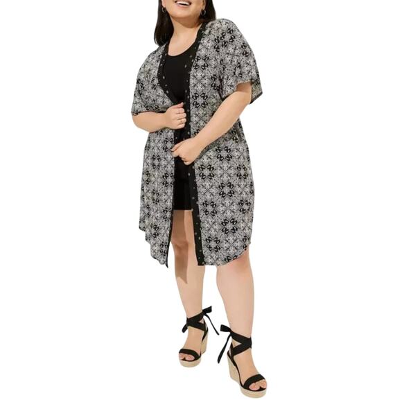 NWT! Torrid Challis Dolman Kimono Plus Size Geometric Pattern Duster Layer 1x - Picture 1 of 7